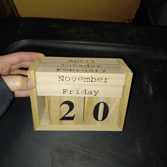 Wooden Calendar - Picture 4 of 4